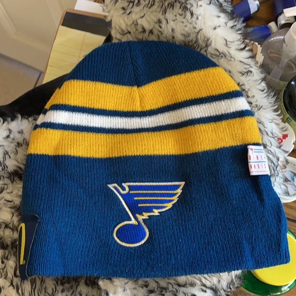 St Louis Cardinals/Blues reversible skull cap - Picture 2 of 5